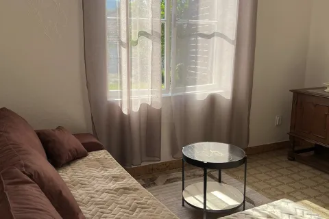 Palma apartman, Kamenari
