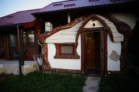 Apartman Bajka, Tara
