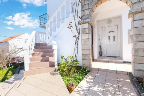 Apartmani Nataša, Radovići