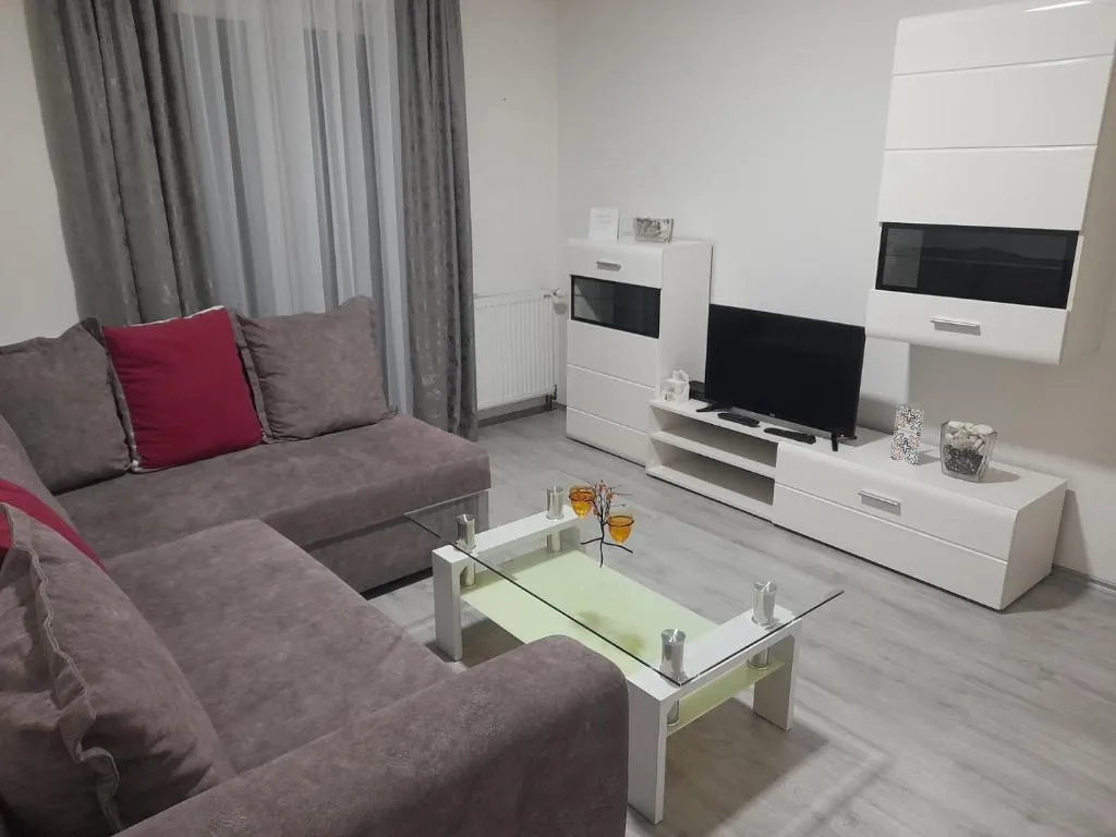 Family Apartmani Le