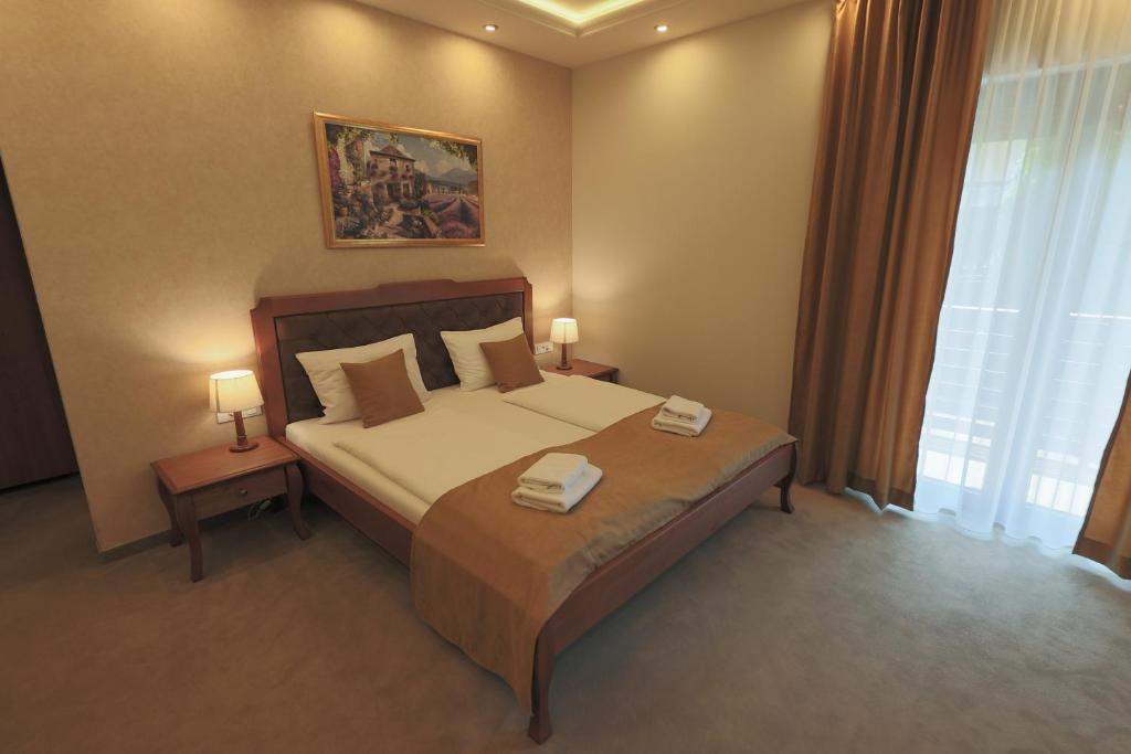 Provence rooms