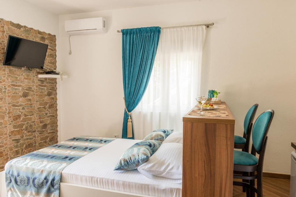 Couple's Cove Apartment