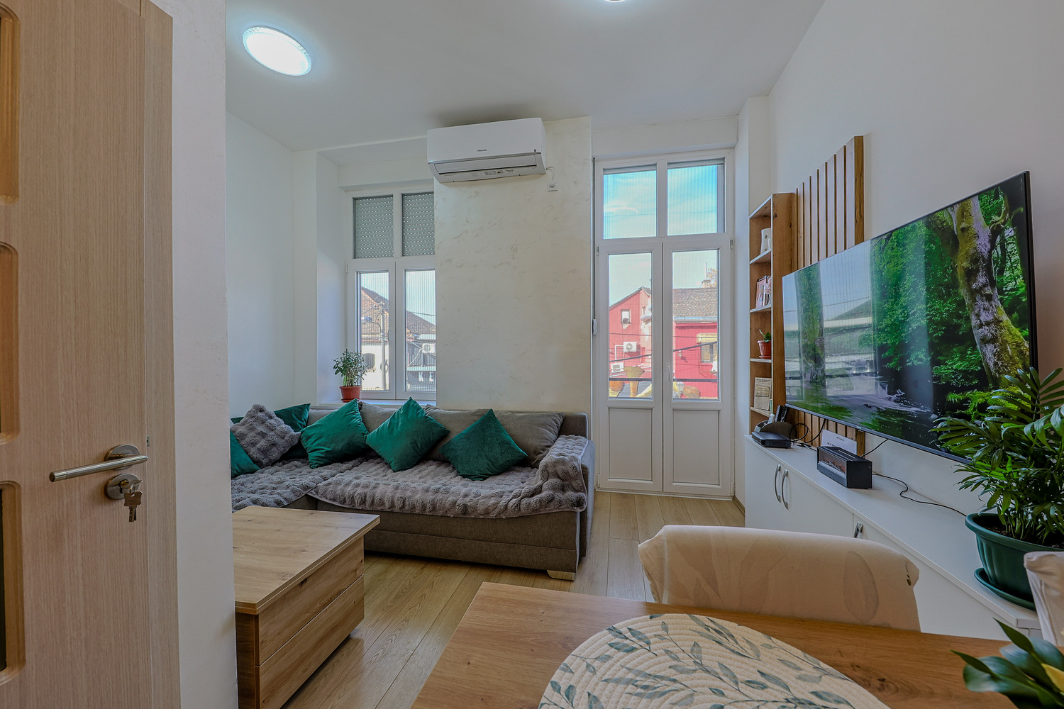 Cozy Little Place - Parking Available