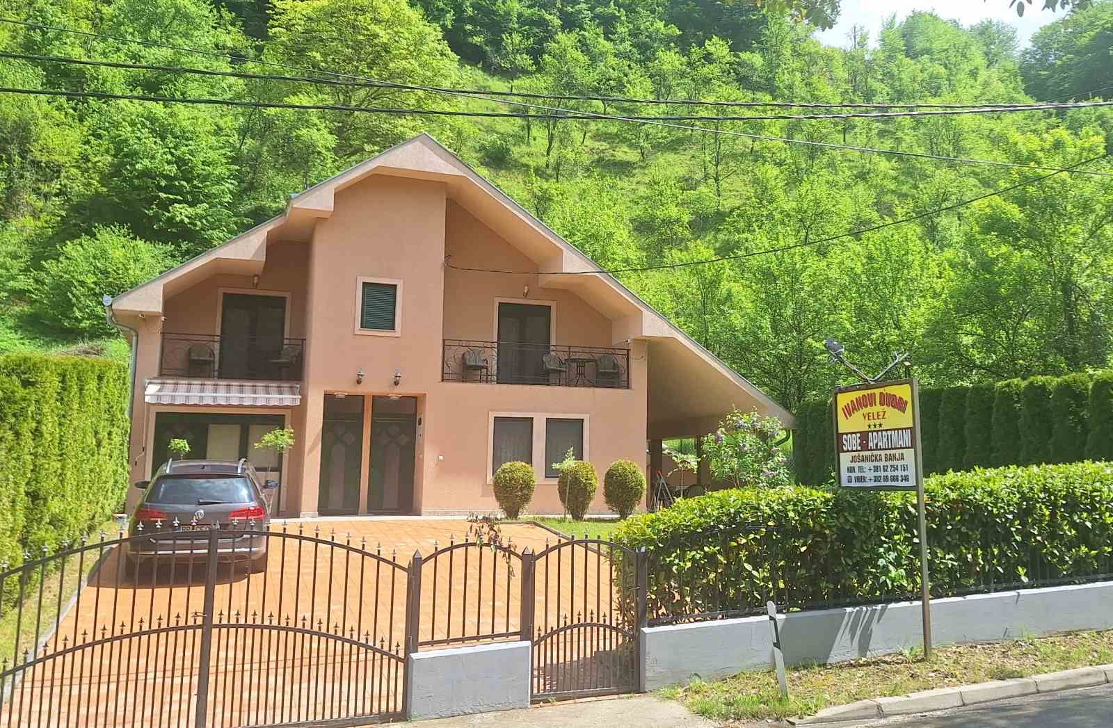 IVANOVI DVORI VELEZ